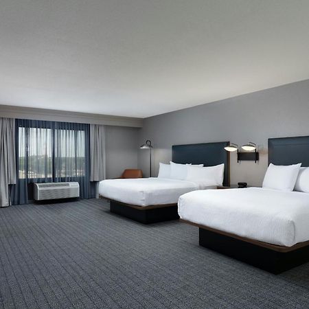 מלון Courtyard By Marriott Wichita At Old Town מראה חיצוני תמונה