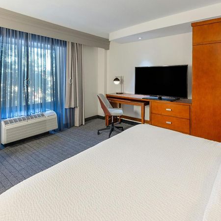 מלון Courtyard By Marriott Wichita At Old Town מראה חיצוני תמונה