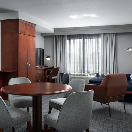 מלון Courtyard By Marriott Wichita At Old Town מראה חיצוני תמונה