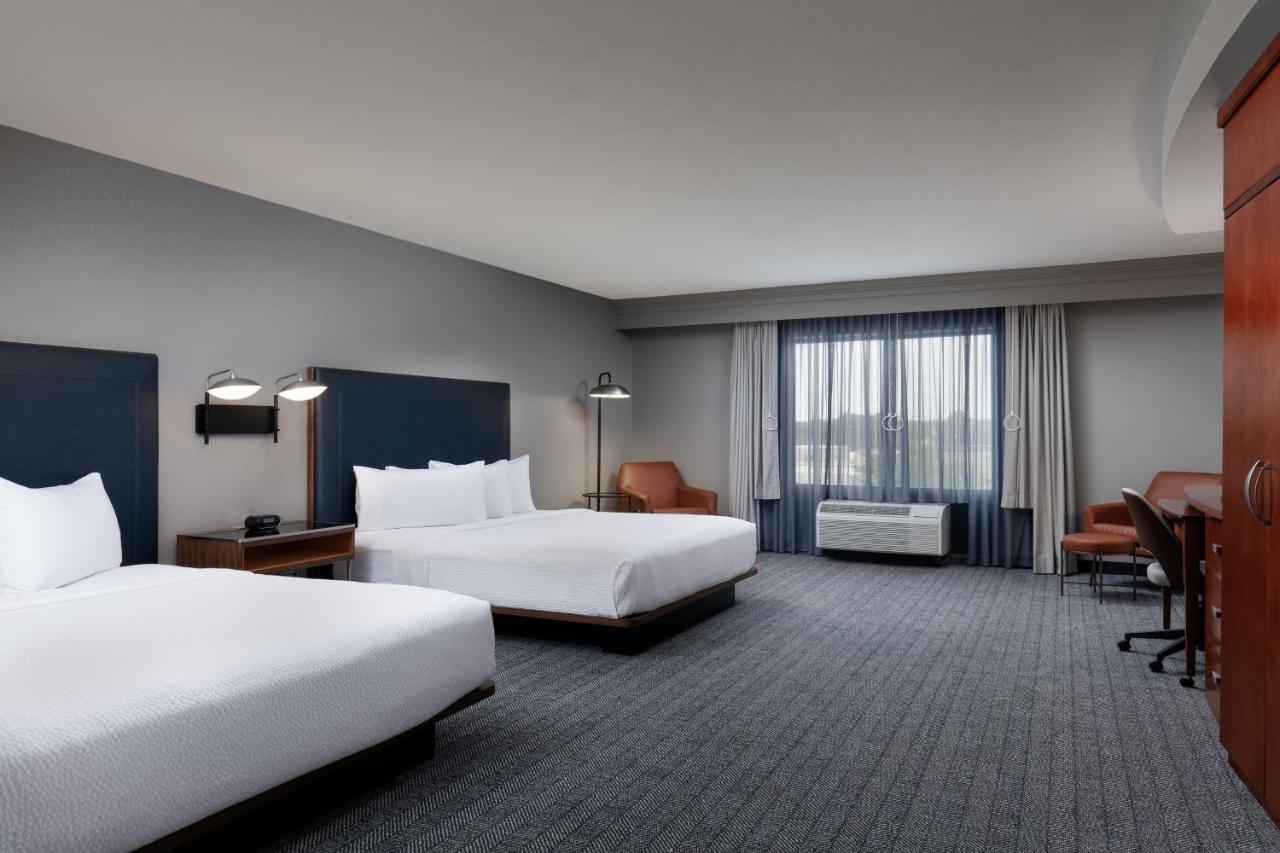 מלון Courtyard By Marriott Wichita At Old Town מראה חיצוני תמונה