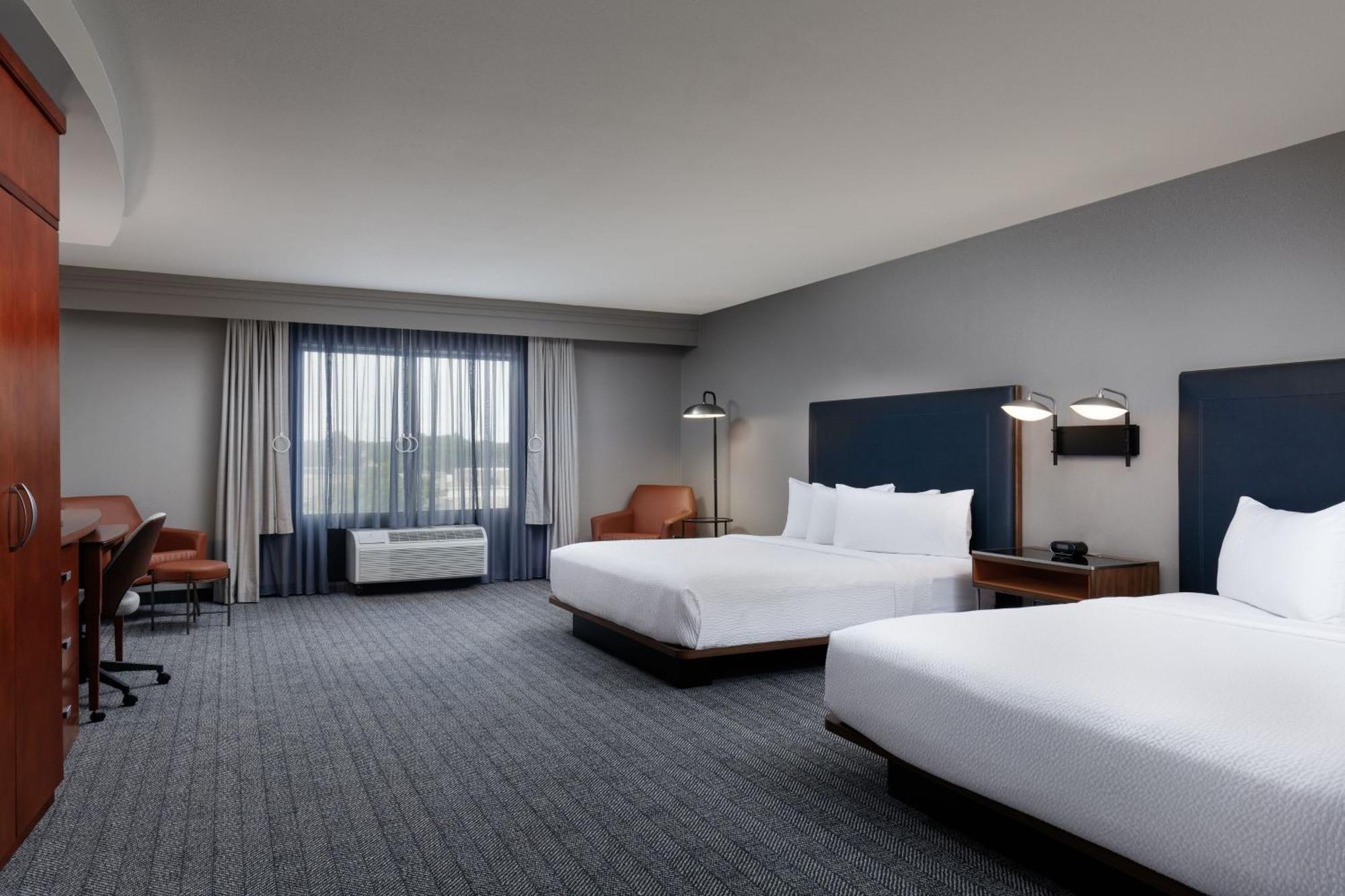 מלון Courtyard By Marriott Wichita At Old Town מראה חיצוני תמונה
