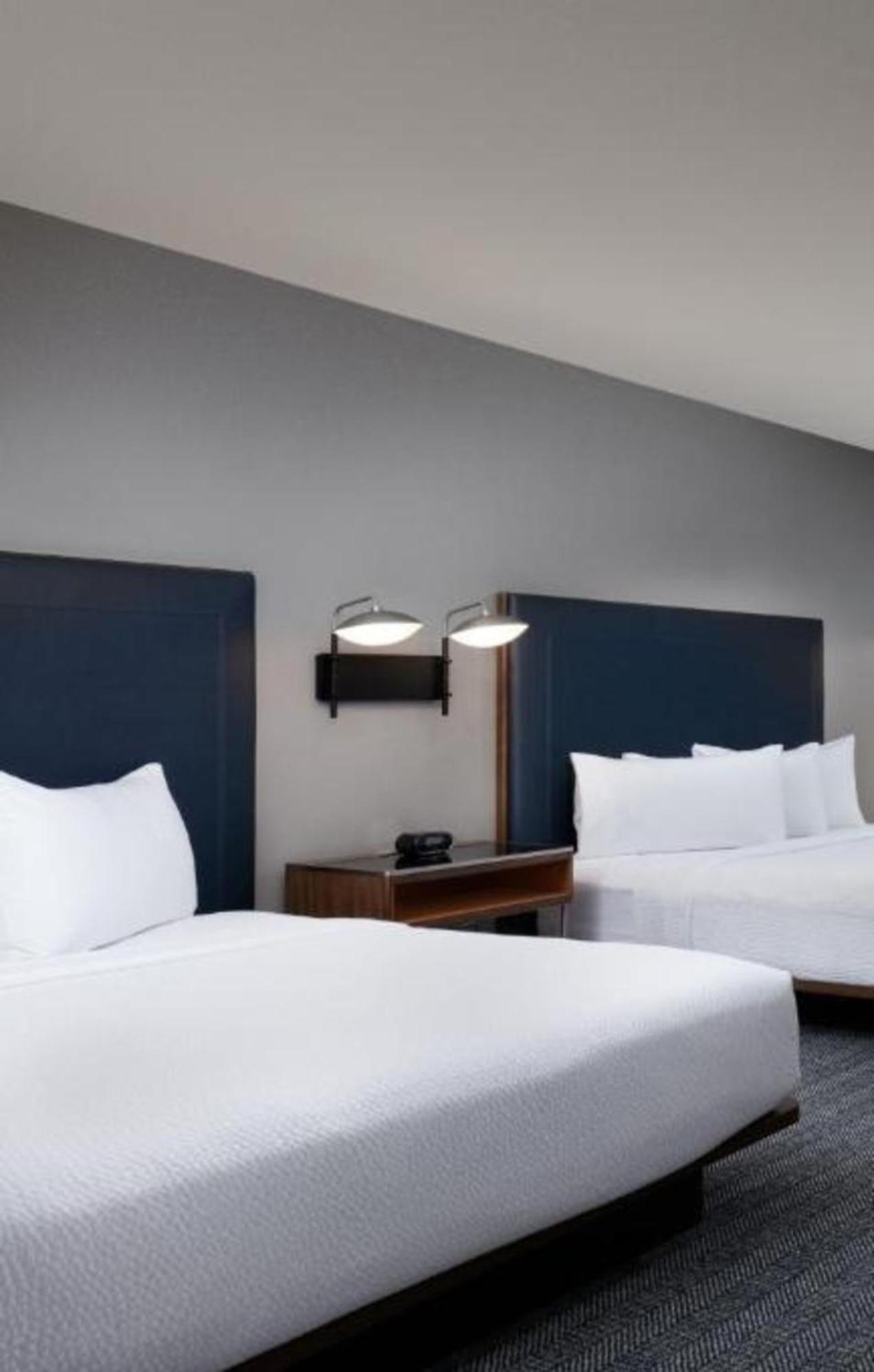 מלון Courtyard By Marriott Wichita At Old Town מראה חיצוני תמונה