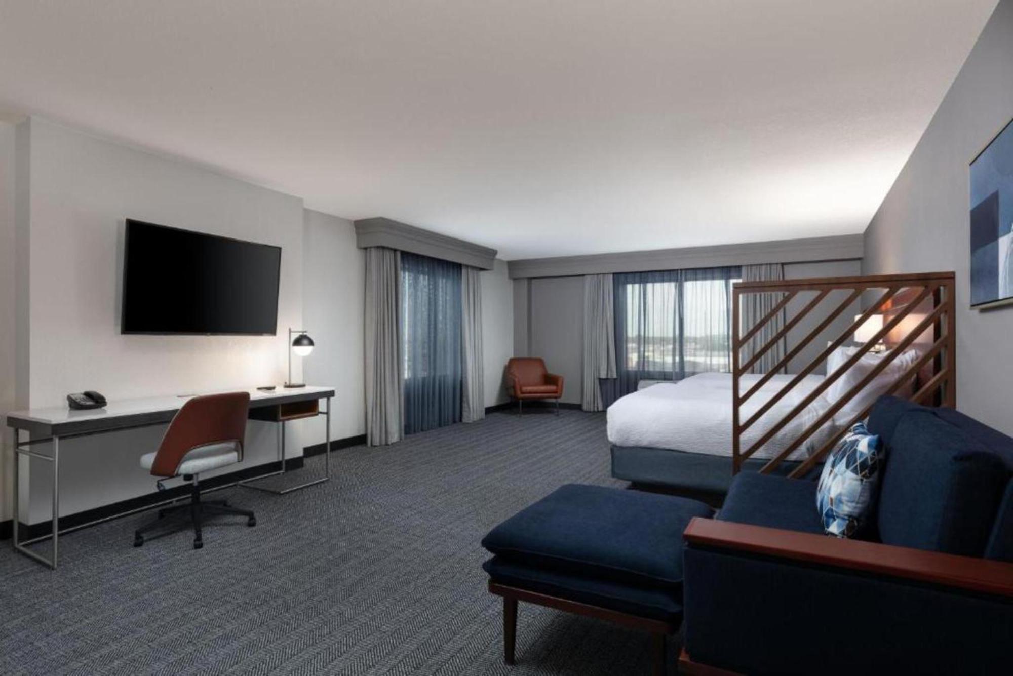 מלון Courtyard By Marriott Wichita At Old Town מראה חיצוני תמונה