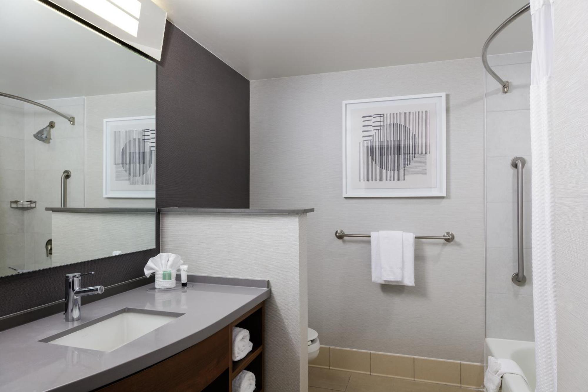 מלון Courtyard By Marriott Wichita At Old Town מראה חיצוני תמונה