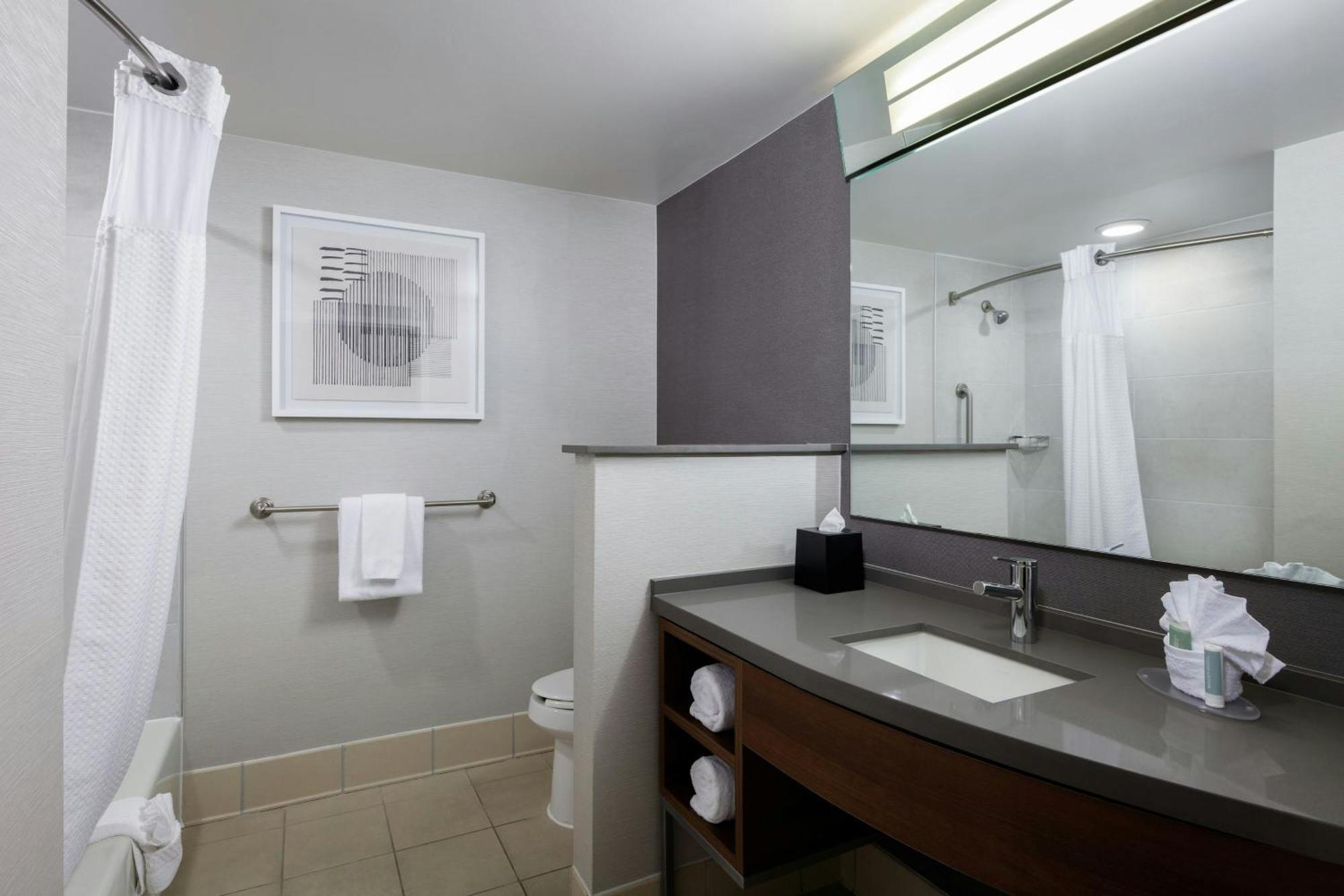 מלון Courtyard By Marriott Wichita At Old Town מראה חיצוני תמונה