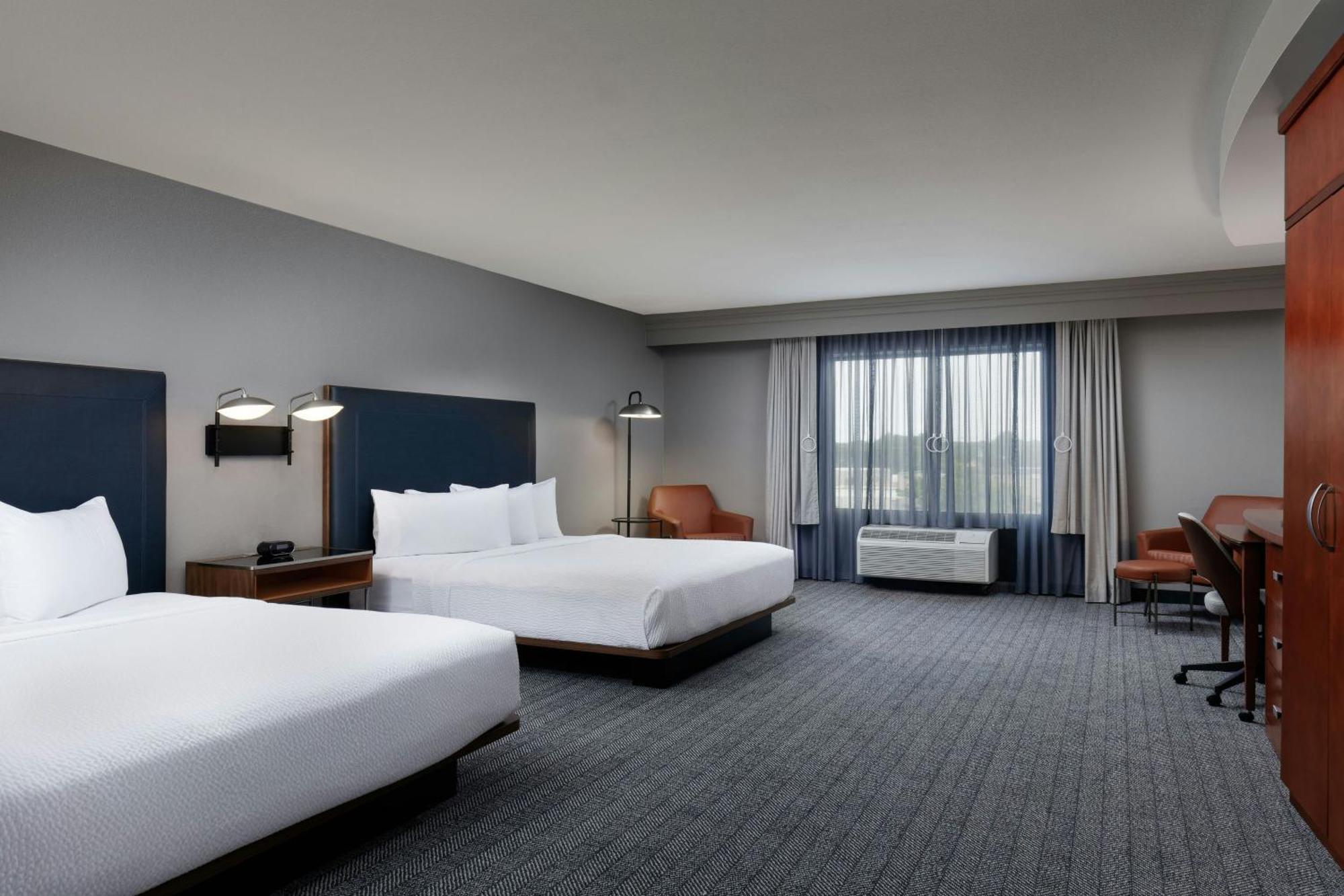 מלון Courtyard By Marriott Wichita At Old Town מראה חיצוני תמונה