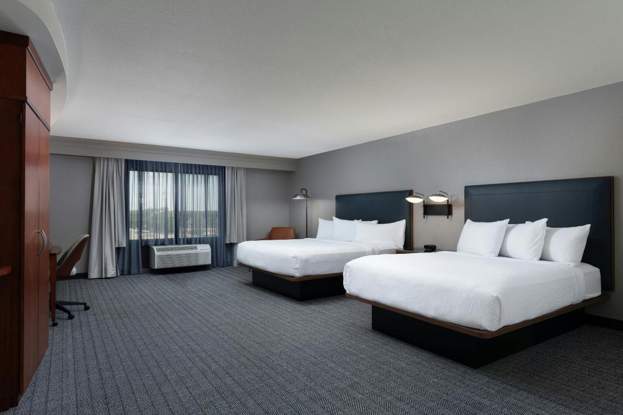 מלון Courtyard By Marriott Wichita At Old Town מראה חיצוני תמונה