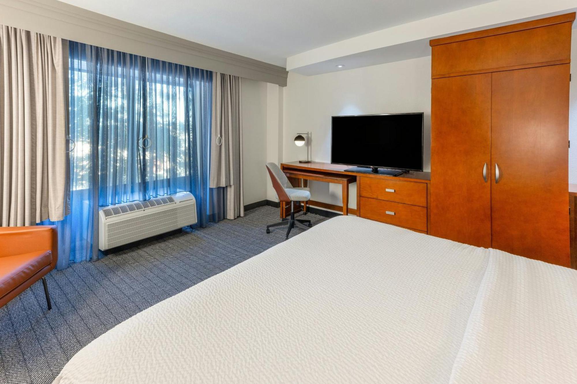 מלון Courtyard By Marriott Wichita At Old Town מראה חיצוני תמונה