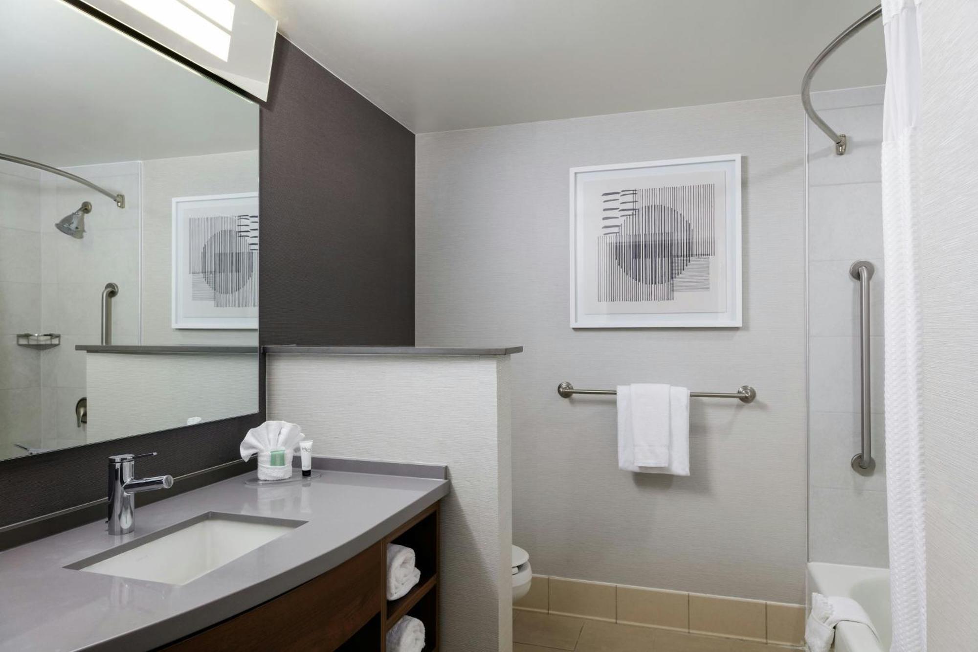 מלון Courtyard By Marriott Wichita At Old Town מראה חיצוני תמונה
