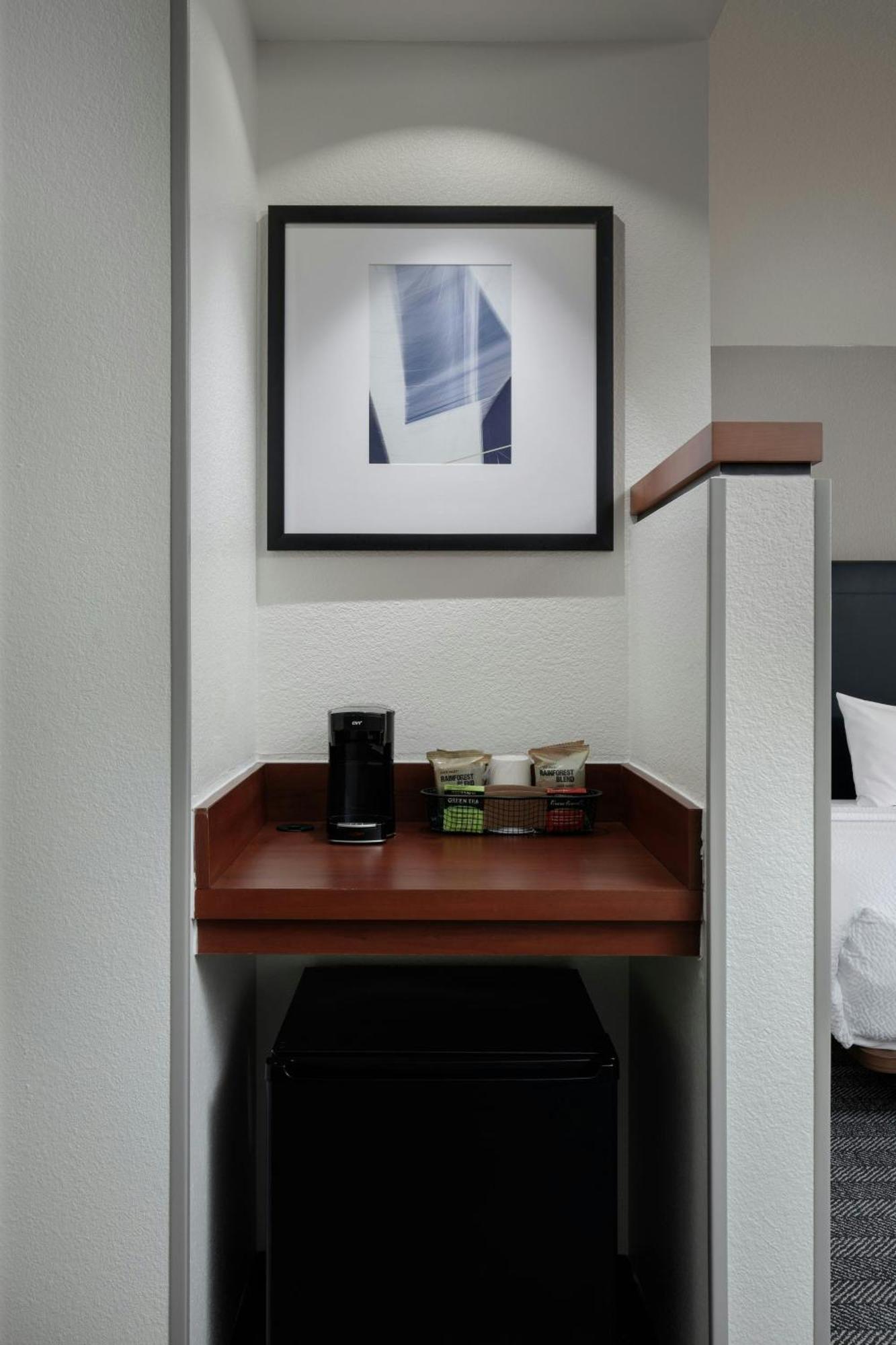 מלון Courtyard By Marriott Wichita At Old Town מראה חיצוני תמונה