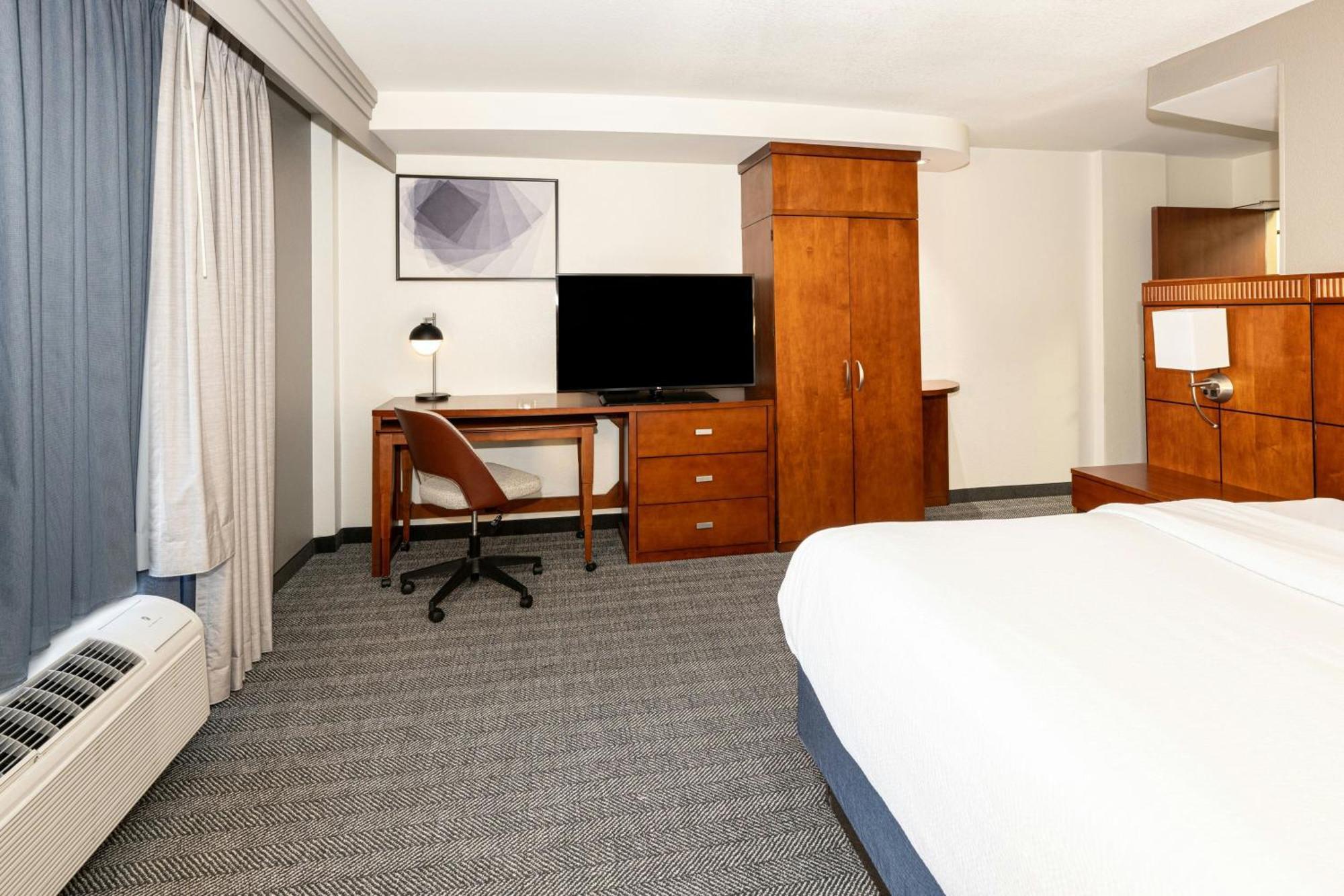 מלון Courtyard By Marriott Wichita At Old Town מראה חיצוני תמונה