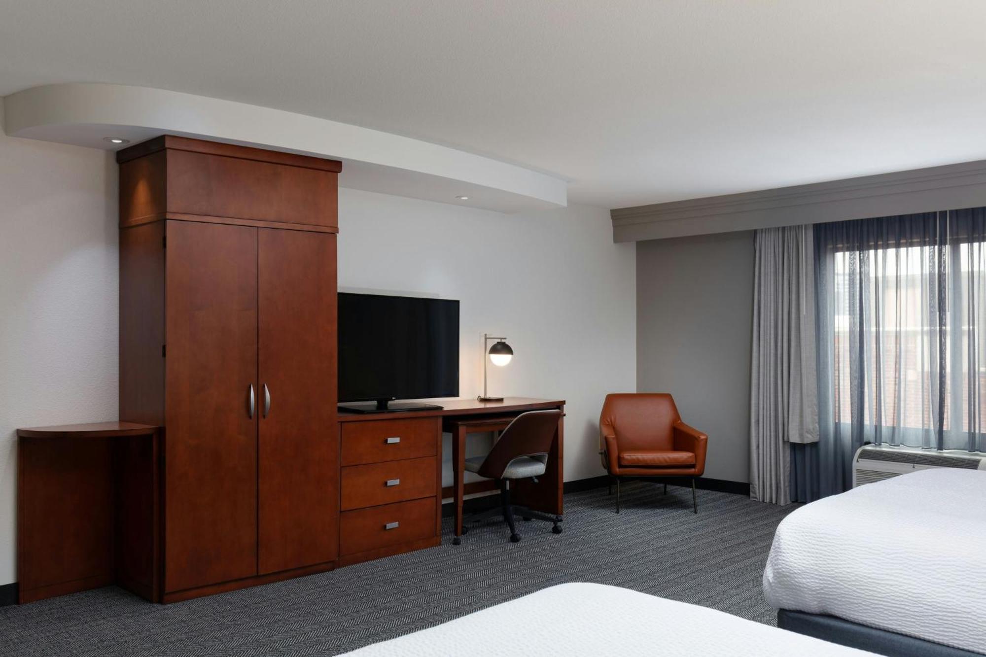 מלון Courtyard By Marriott Wichita At Old Town מראה חיצוני תמונה