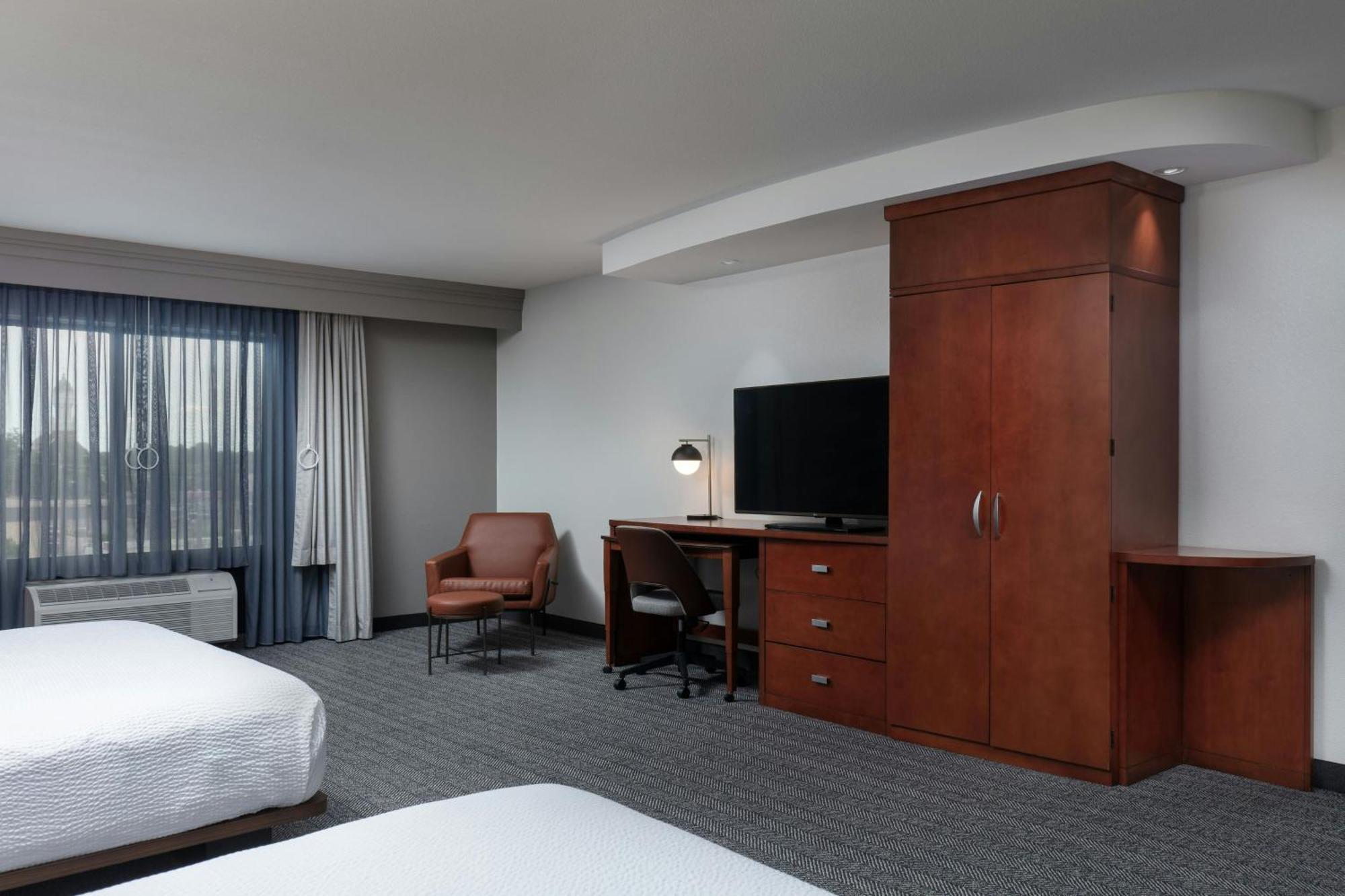 מלון Courtyard By Marriott Wichita At Old Town מראה חיצוני תמונה