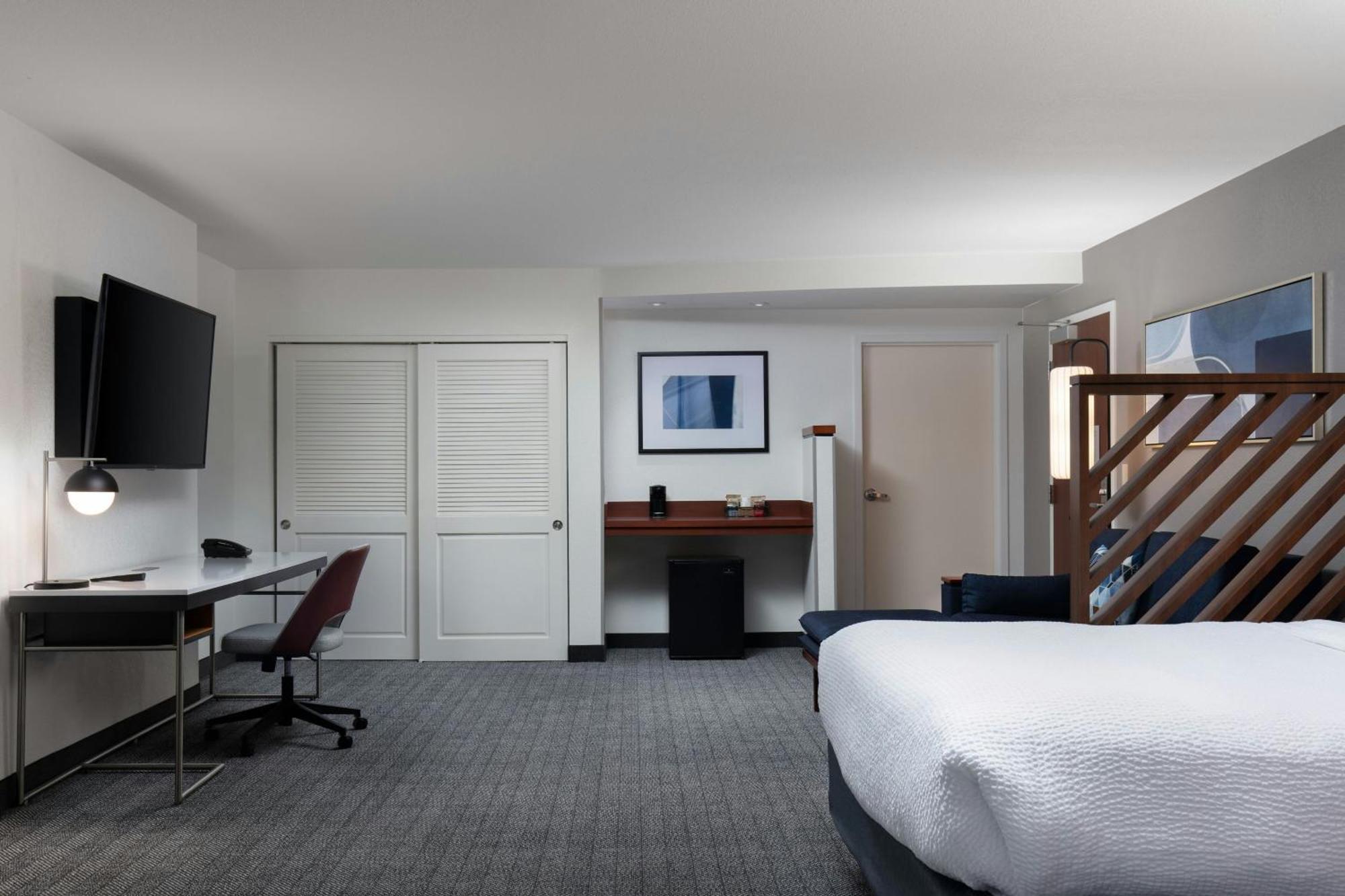 מלון Courtyard By Marriott Wichita At Old Town מראה חיצוני תמונה