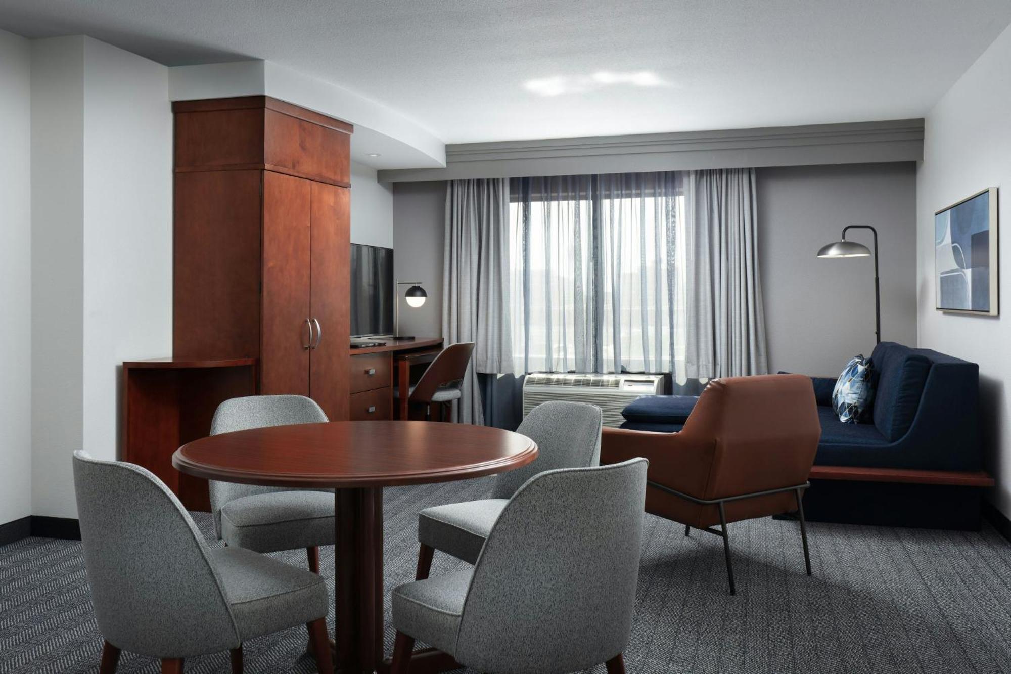 מלון Courtyard By Marriott Wichita At Old Town מראה חיצוני תמונה